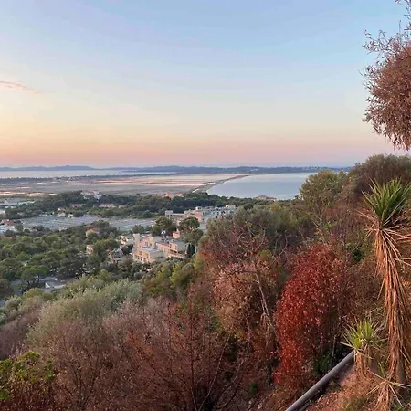 Vue Au Mont Des Oiseaux A Hyères